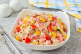 Салат с курицей, перцем и помидорами