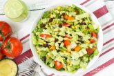 Быстрый салат с овощами и фасолью