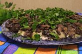 Слоеный салат Лемберг с грибами