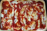 Пицца с моцареллой и томатным соусом