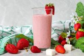 Клубника с кефиром