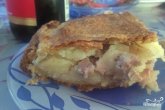 Слоеный пирог со свининой и картошкой