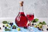 Наливка из крыжовника и чёрной смородины