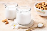 Йогурт из миндального молока