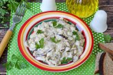 Белые грибы в сметане
