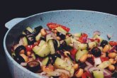 Салат с оливками и фасолью