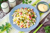 Крабовый салат с кукурузой
