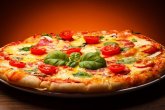 Пицца в домашних условиях с колбасой, сыром и помидорами