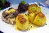 Картофель, запеченный под соусом "Бешамель"