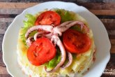 Салат из осьминогов и кальмаров