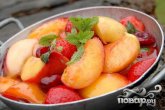 Соте из летних фруктов и ягод