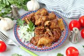Говяжьи ребрышки в казане с луком