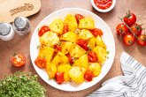 Картошка запеченная с помидорами