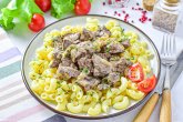 Куриная печень с макаронами