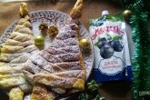 Праздничная слойка "Ёлочка" с черничным джемом