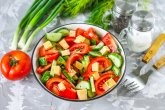Салат из огурцов, помидоров и сыра