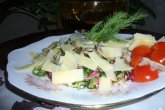 Салат с жареными грибами и сыром