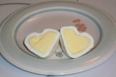 Яйца в форме сердечек