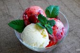 Клубнично-ванильное мороженое