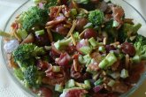 Красный салат из брокколи