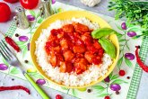 Сосиски в томатном соусе с рисом