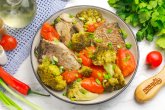 Карп, тушенный с овощами