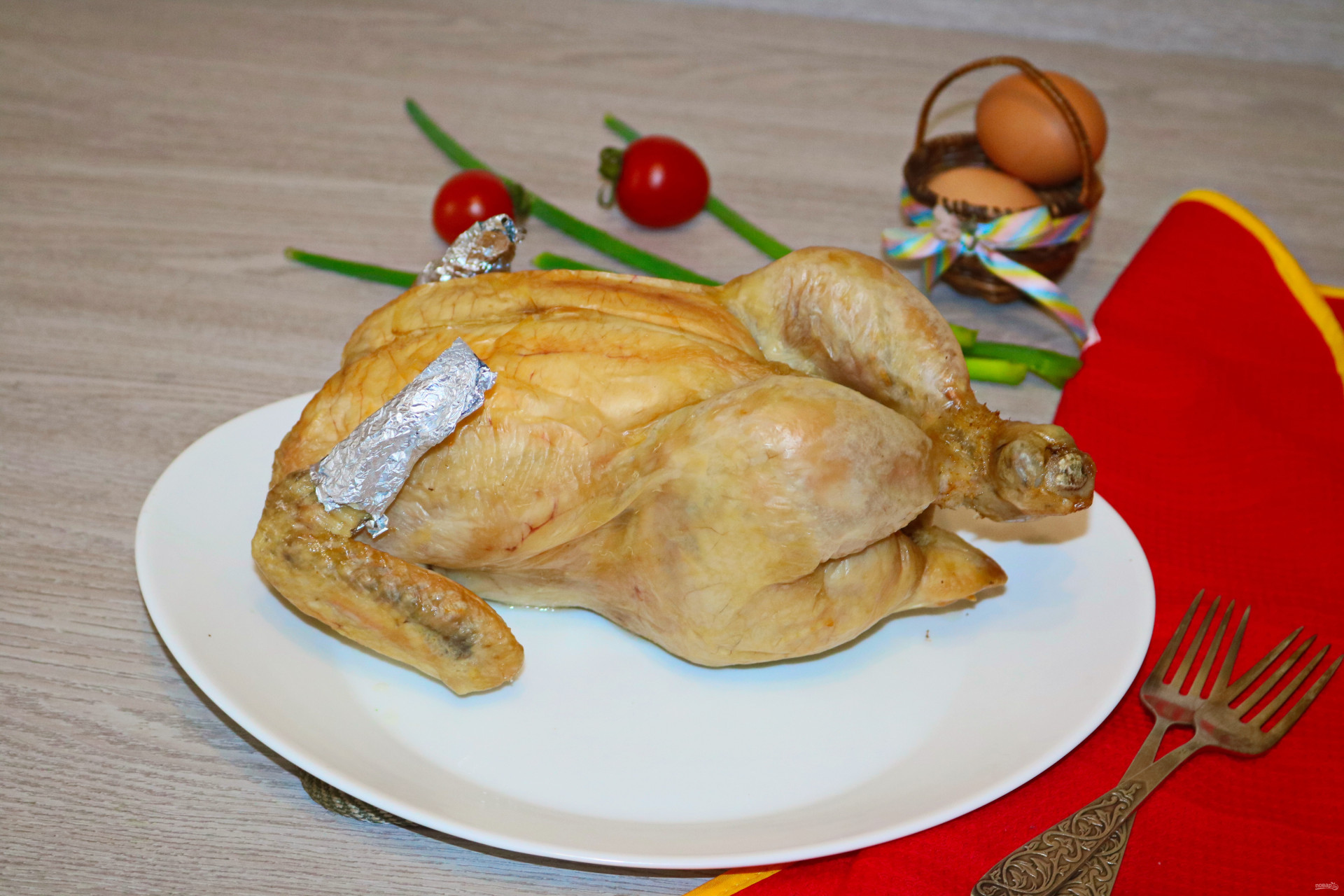 Курица запеченная на соли. Курочка на соли на праздничный стол. Блюда из подушки курицы. Кулинарный шедевр ароматная Курочка. Запеченная курица оформленная в виде женщины в платке.