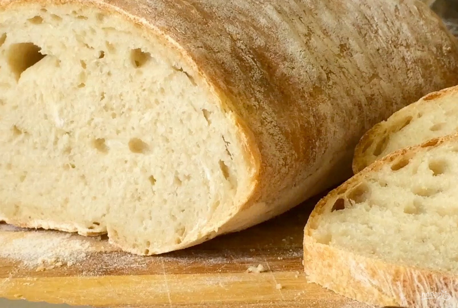 Подовой домашний хлеб. Белый хлеб чиабатта. Подовый хлеб. Пшеничный подовый хлеб на закваске. Белый хлеб на закваске.