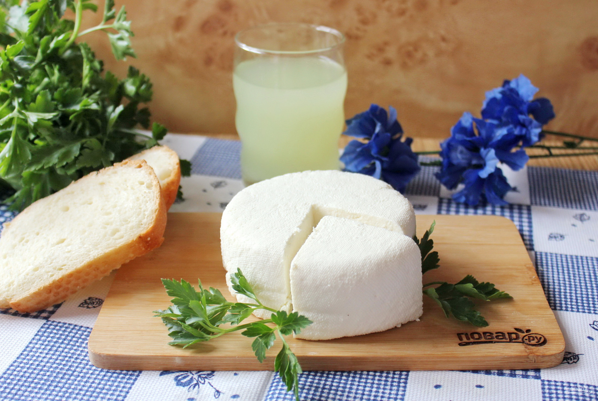Сварить домашний сыр из творога и молока. Домашний сыр. Домашний сыр из молока. Ингредиенты для сыра. Домашний сыр из молока и кефира.