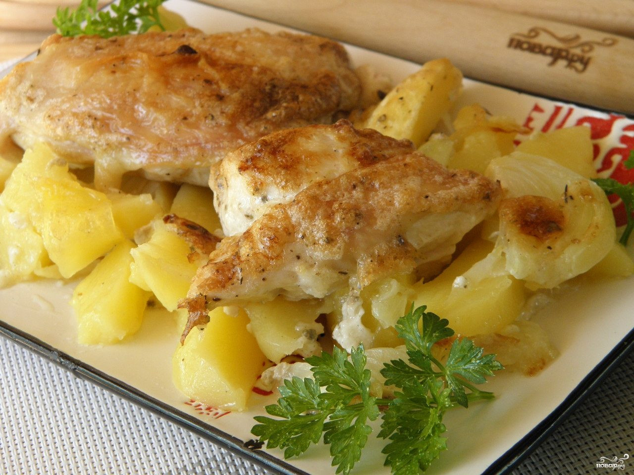 Картошка с курицей в духовкк