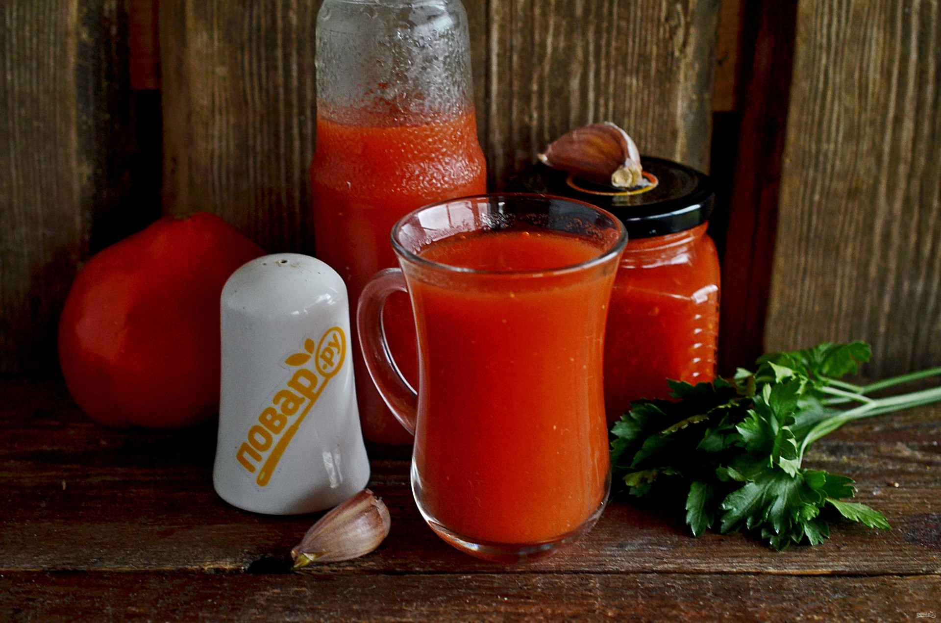 Приготовление томатного сока на зиму. Томатный сок. Томатный морс. Томатный сок домашний. Домашний помидорный сок.
