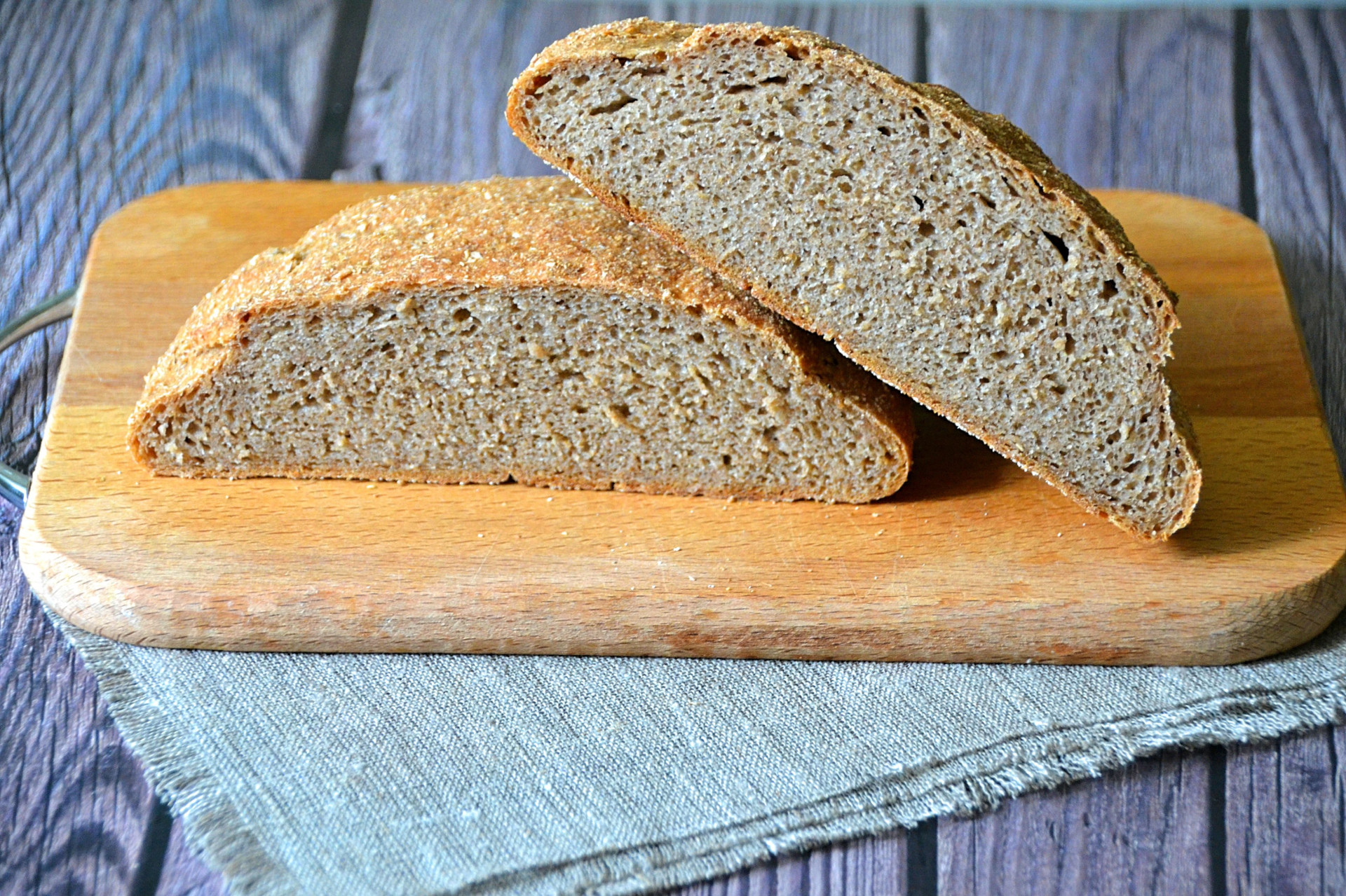 Простой рецепт цельнозернового хлеба. Уфимский хлеб цельнозерновой. Цельнозерновой хлеб на закваске. Опара для хлеба. Хлеб оливковый бездрожжевой.
