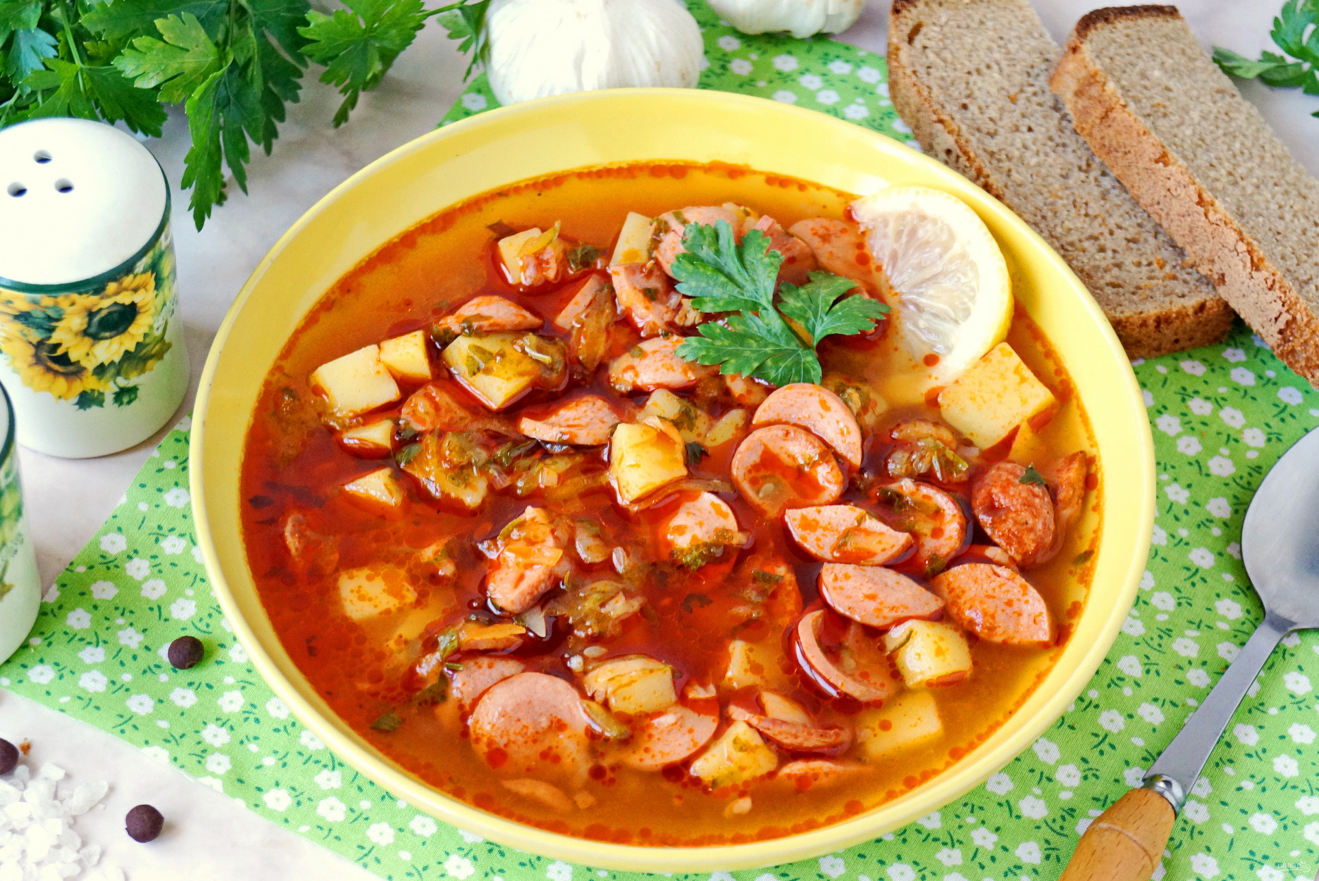Видео рецепт Суп с сосисками
