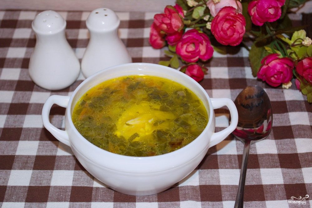 Щавелевый суп рецепт классический с яйцом пошаговый. Щавелевый суп. Щавелевый суп с яйцом фото домашнее. Суп из щавеля ударение. Зелёный борщ с щавелем и яйцом в кастрюле дома.