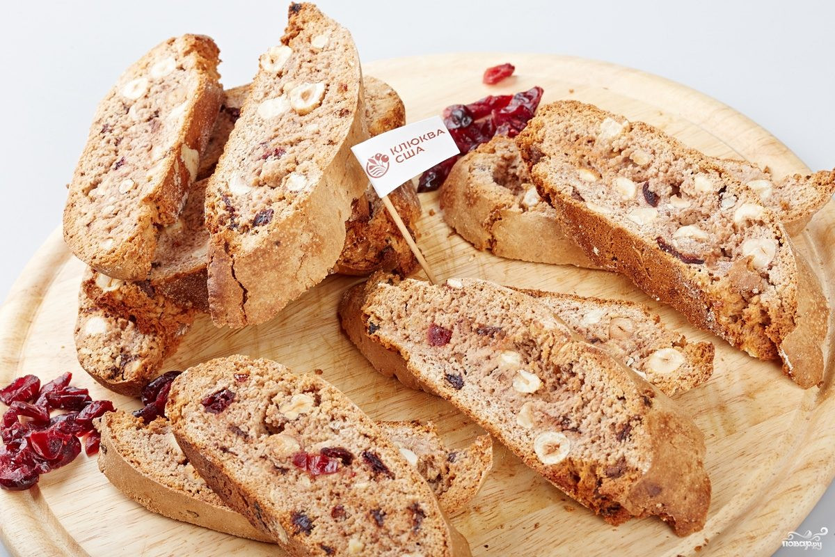 Бискотти с орехами и клюквой