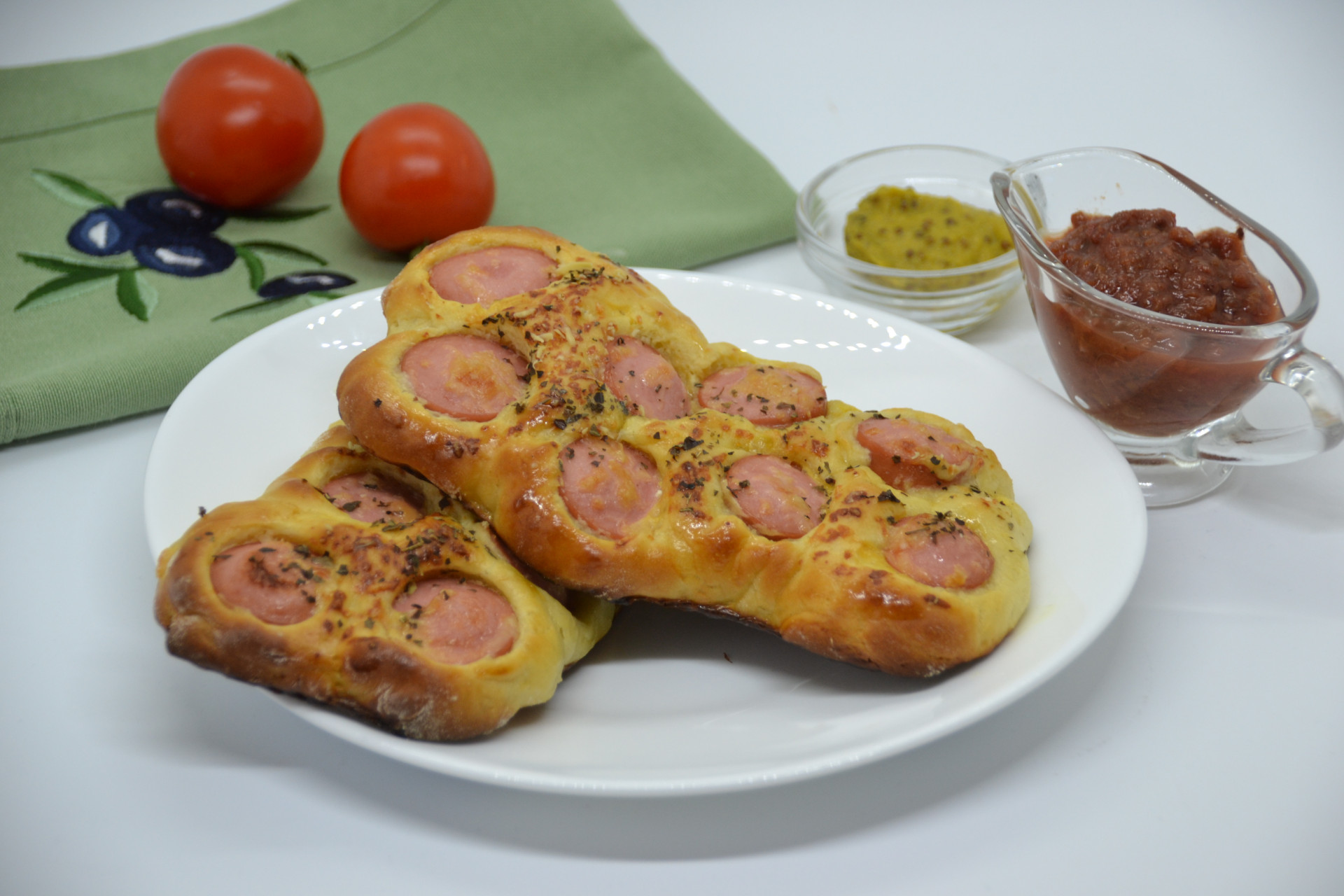 Булочки с сосисками 