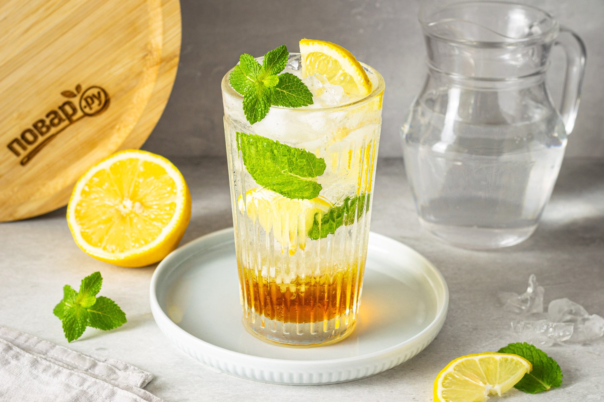 Сода вода лимонный сок. Содовая с лимоном. Содовая с лимоном напиток. Сода с лимоном и водой.