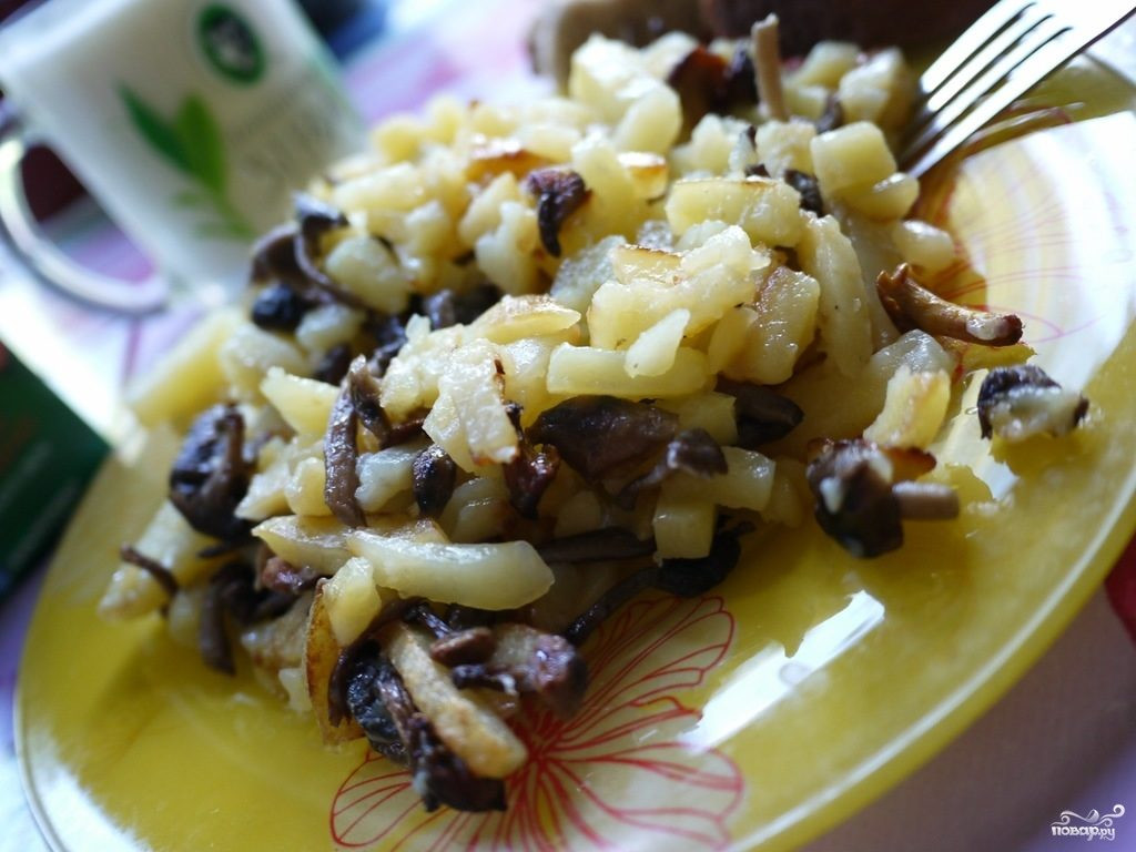 Жареные опята с картошкой - рецепт с фото на Повар.ру