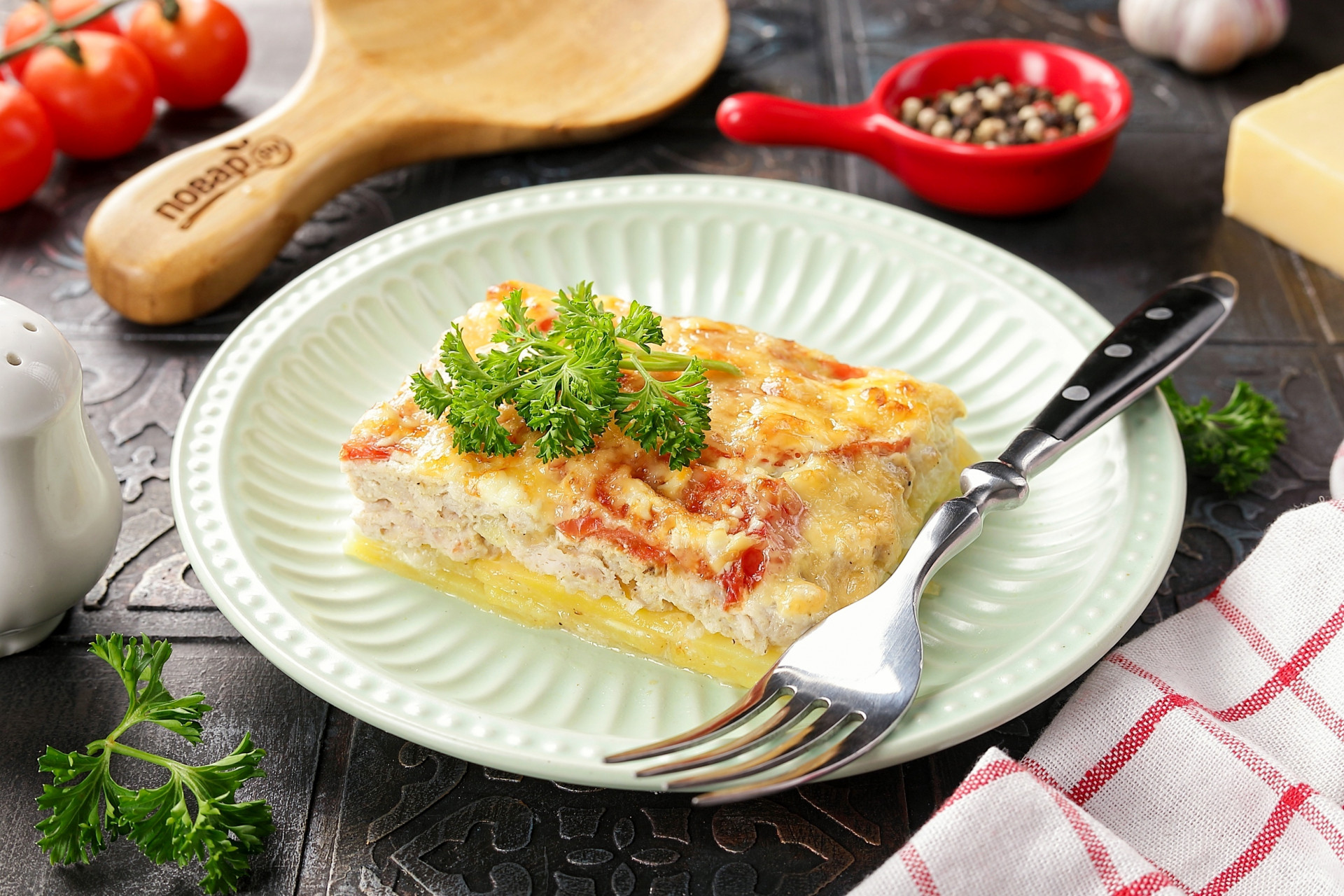 Мясо по-французски из куриного фарша с картофелем и сыром