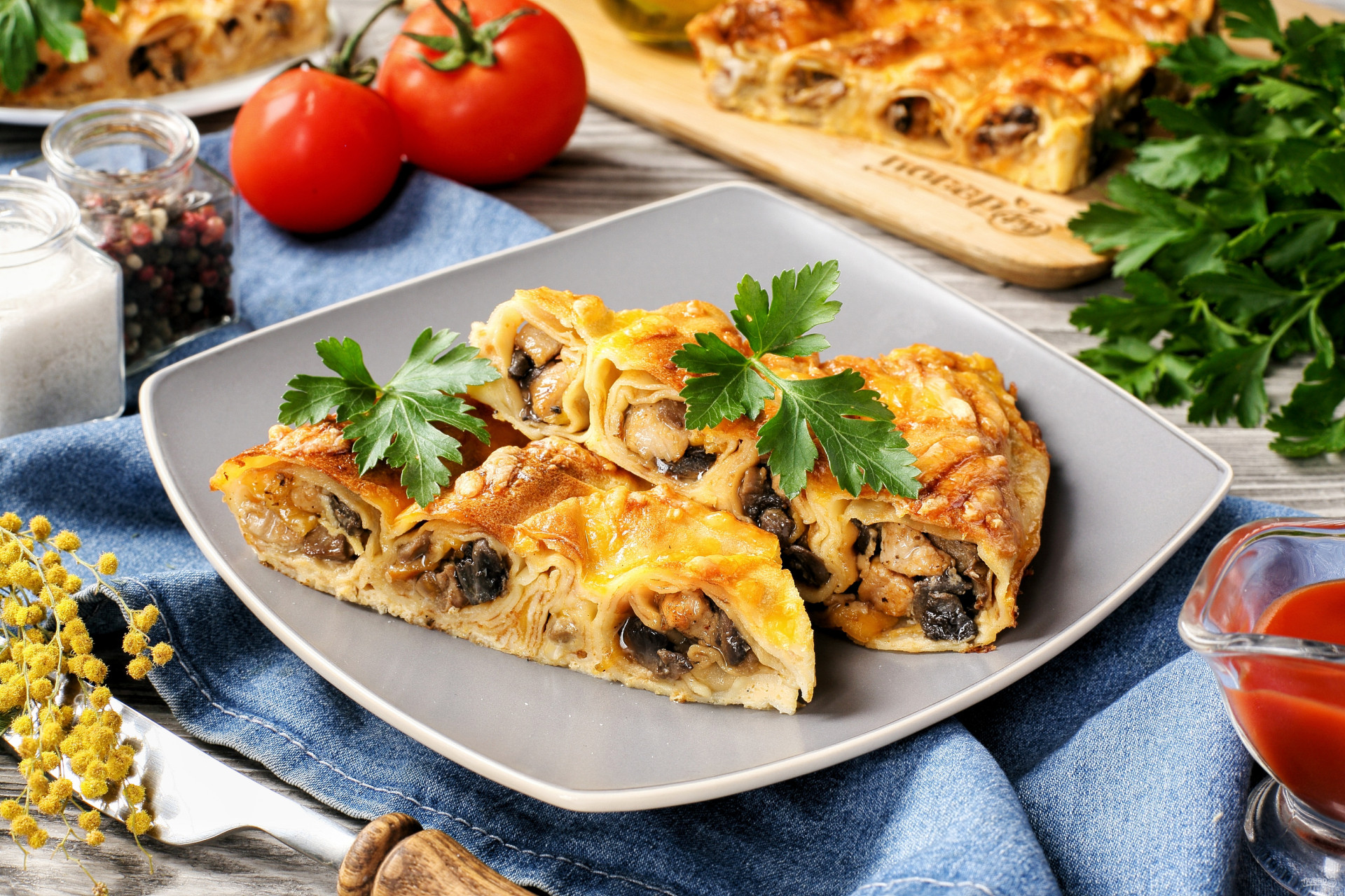 Блинный пирог с курицей