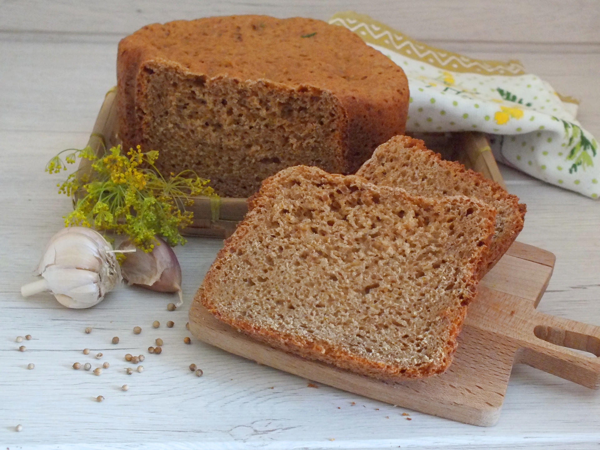 Ржаной хлеб на закваске в хлебопечке рецепт. Ржаной хлеб. Ржаной хлеб в хлебопечке. Пшеничный хлеб. Хлебопечка для ржаного хлеба.