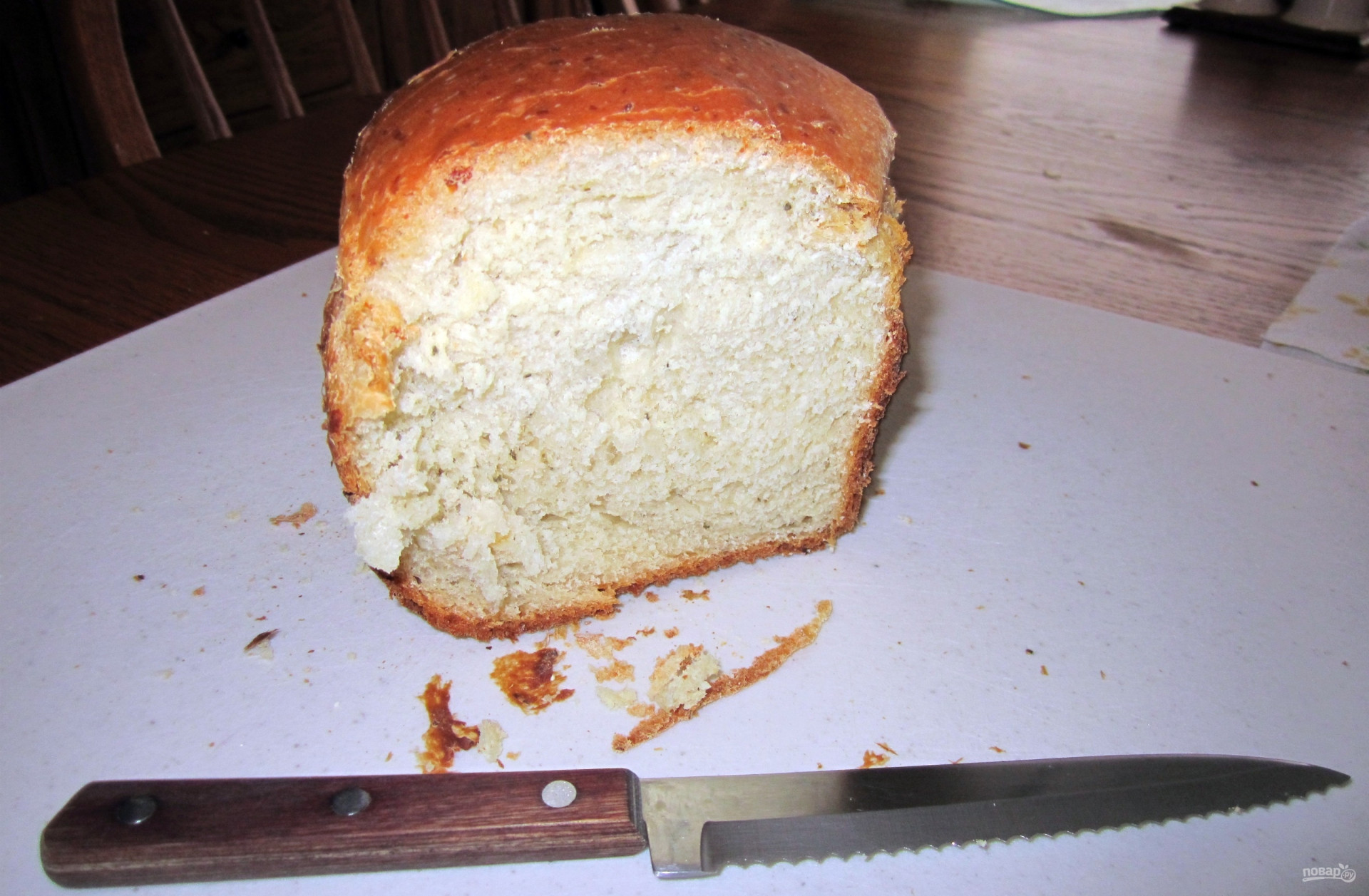 Сырный хлеб в хлебопечке. Чесночный хлеб в хлебопечке. Выпечка из муки 2 сорта. Разогретый сыр с хлебом.