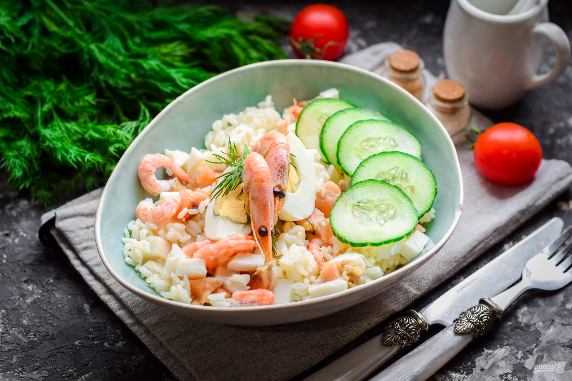 Салат с морепродуктами и рисом