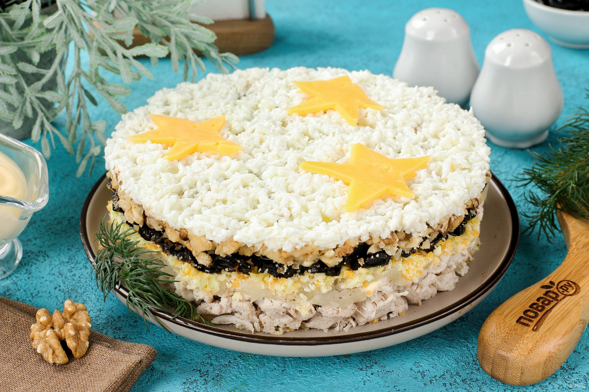 Куриный салат с яйцами 