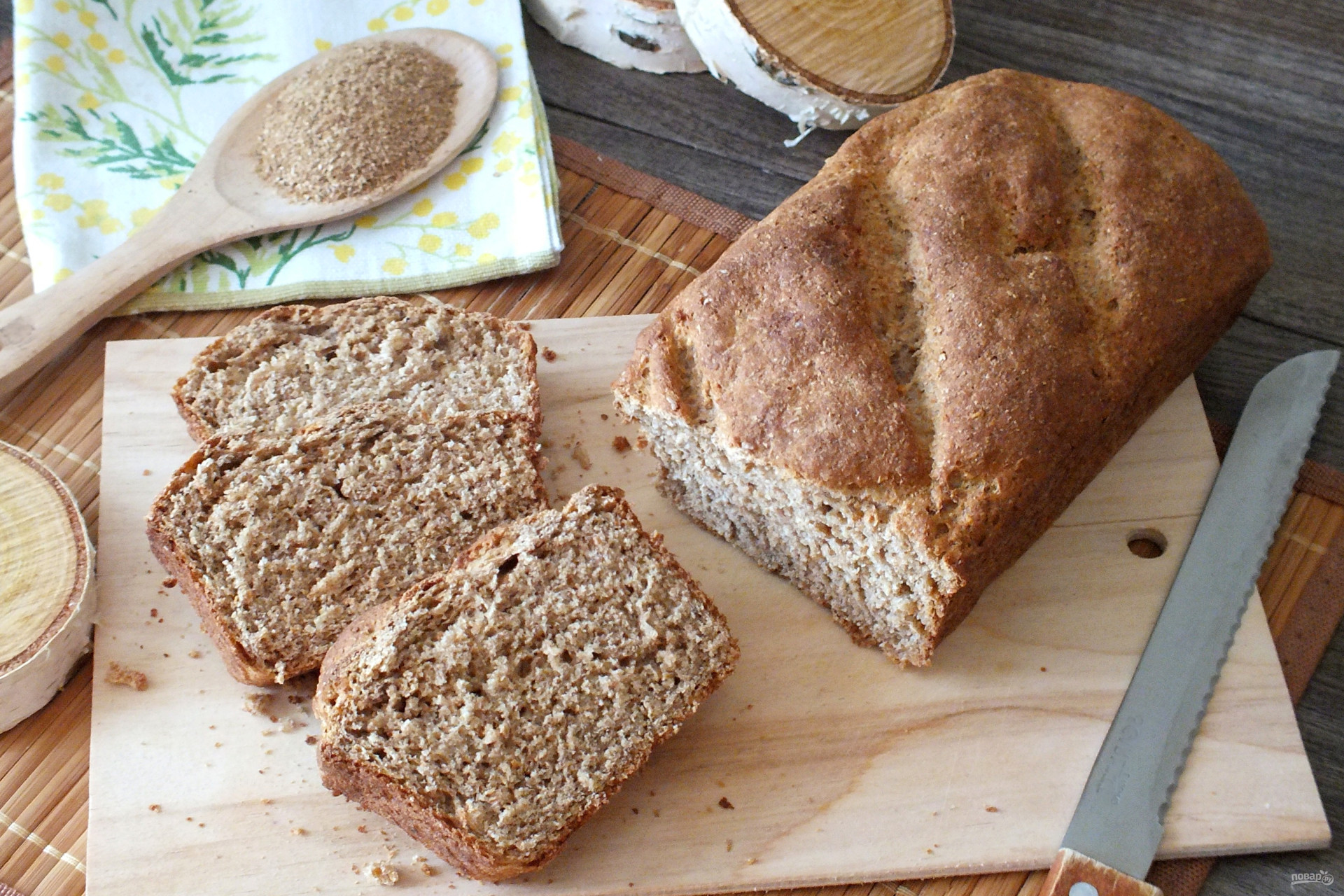 Хлеб из цельнозерновой муки простой рецепт. Хлеб пшеничный отрубной. Цельнозерновой отрубной хлеб. Цельнозерновая выпечка. Бездрожжевой хлеб с отрубями.