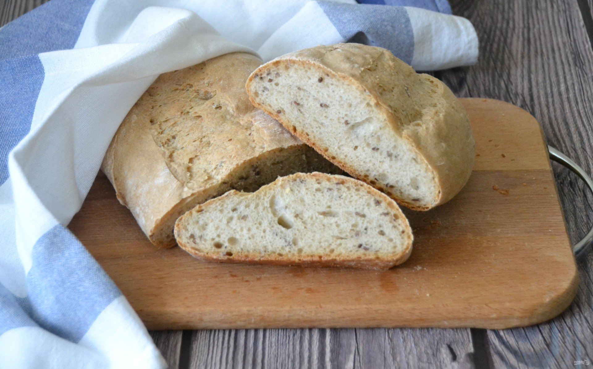 Цельнозерновой хлеб рецепт без дрожжей в духовке. Домашний хлеб. Хлеб домашний дрожжевой. Хлеб на дрожжах в духовке. Хлеб на хмелевых дрожжах.
