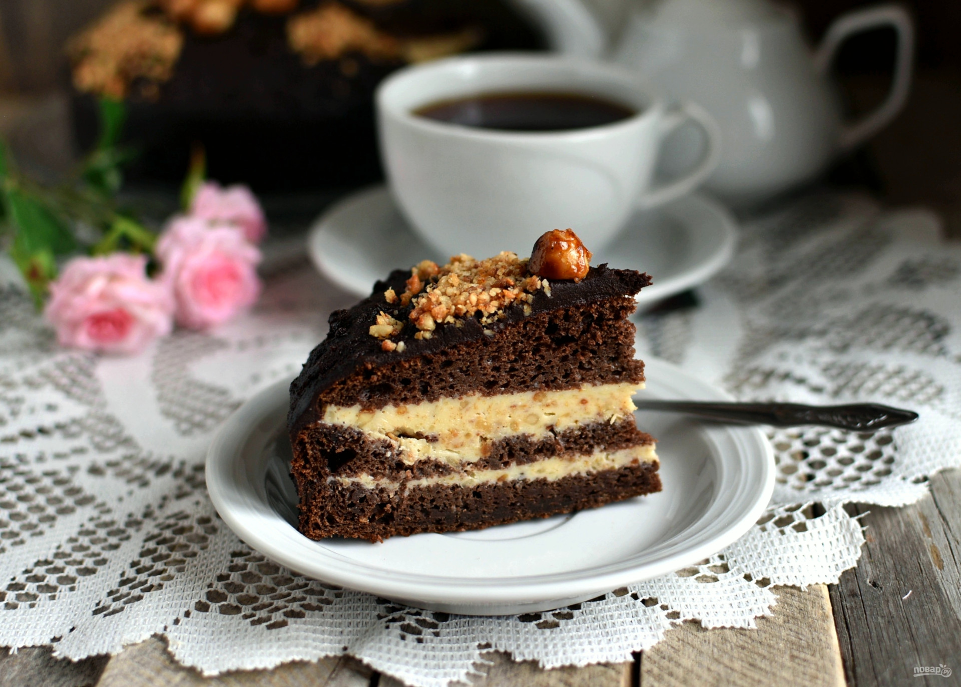 Торт ароматный. Шоколадно Ореховый торт. Торт "Ореховый". Красивый чайный сервиз чаепитие торт Десерты светлое фото.