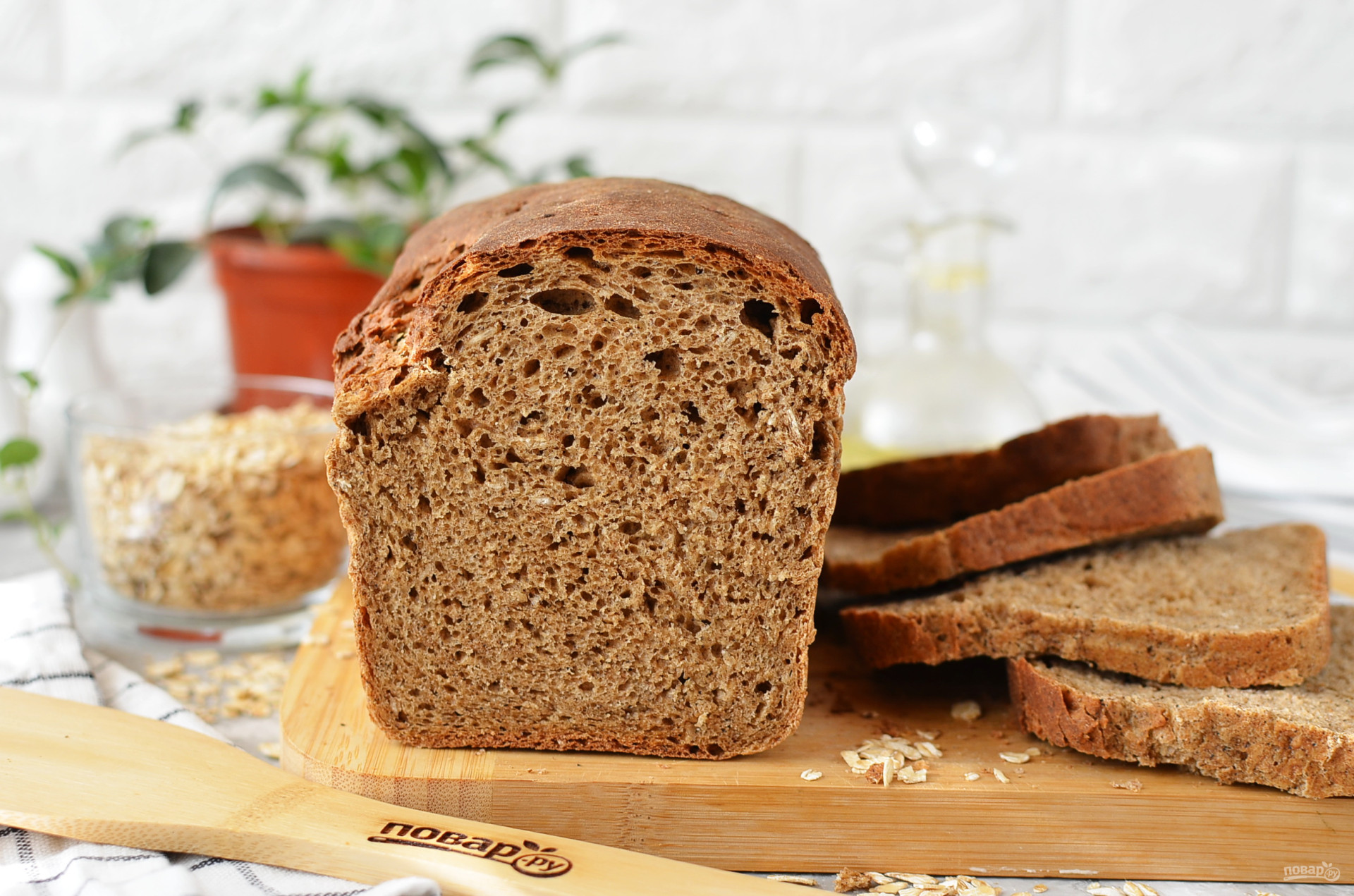 Хлеб на закваске пошаговый рецепт. Хлеб деревенский ржаной. Черный хлеб. Черный хлеб в духовке. Чёрный хлеб в хлебопечке.