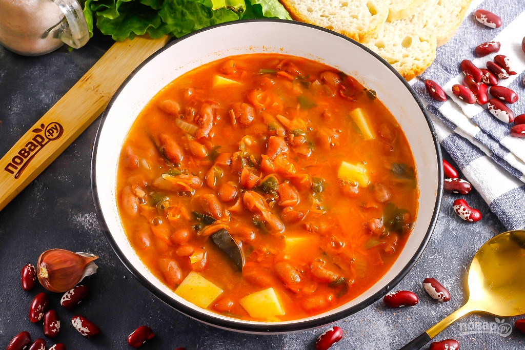 Красный фасолевый суп с курицей. Томатно-фасолевый суп. Аргентинский фасолевый суп. Грузинский фасолевый суп. Сербский фасолевый суп.