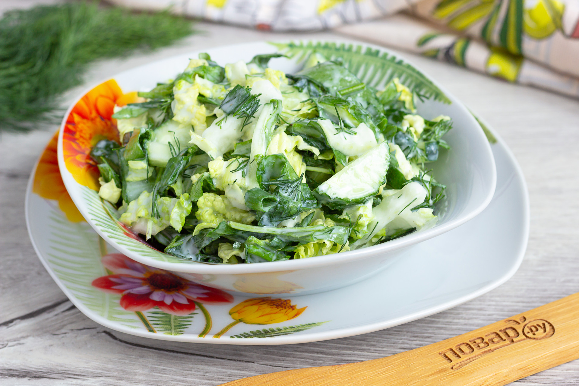 Салат из капусты свежей с майонезом рецепт. Зеленый салат. Огуречный салат. Зелень для салатов. Салат весенний.